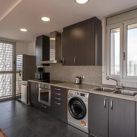 Apartman Av D'eduard Maristany, 13 *
