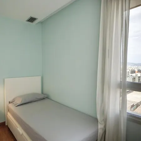 Apartman Av D'eduard Maristany, 13 *