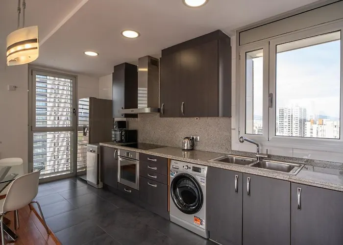 Apartman Av D'eduard Maristany, 13 *